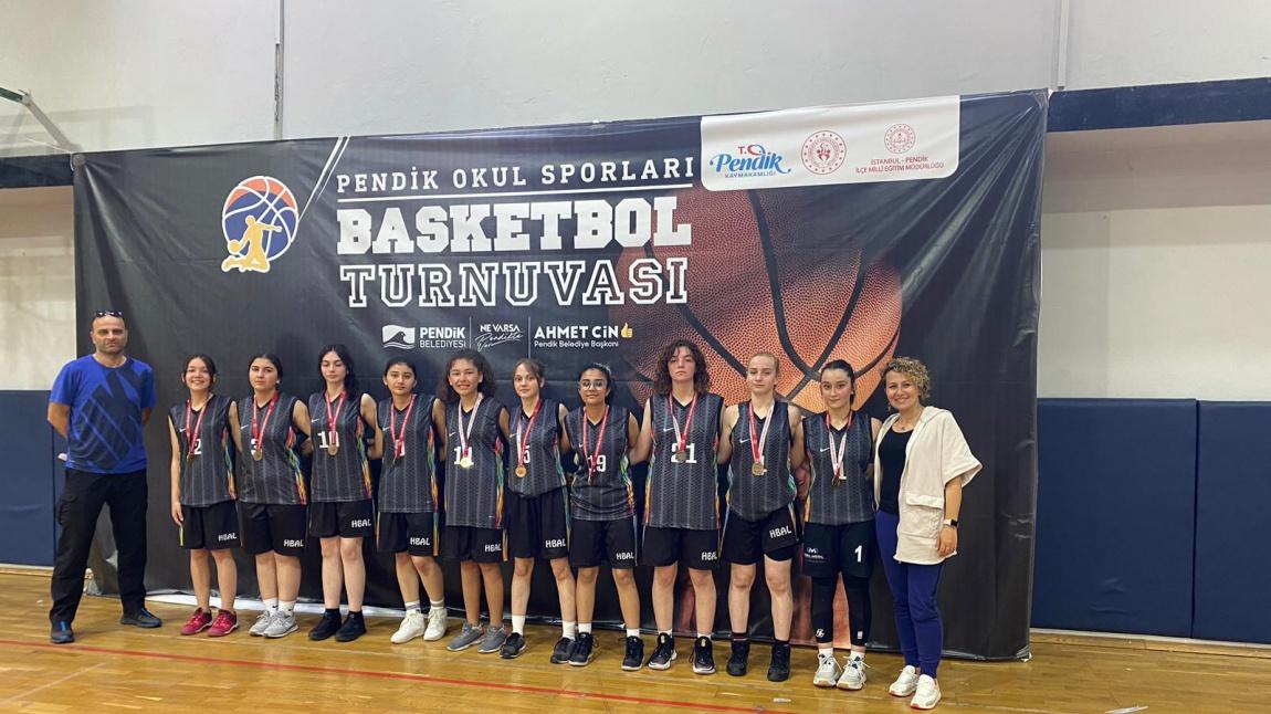 Okulumuz kız basketbol takımı 2022-2023 eğitim öğretim yılı genç kız basketbol turnuvasında şampiyon olmuştur. Takımı ve öğretmenimizi tebrik ederiz.